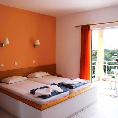 Amarilia Aparthotel 3*