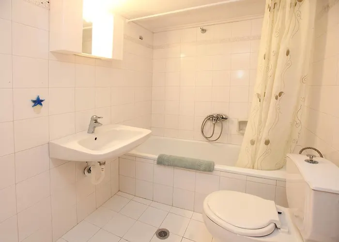 Amarilia Aparthotel 3*