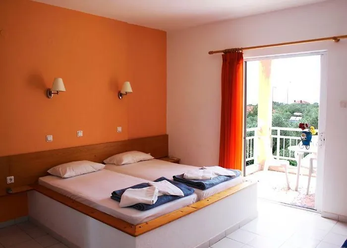 Amarilia Aparthotel 3*